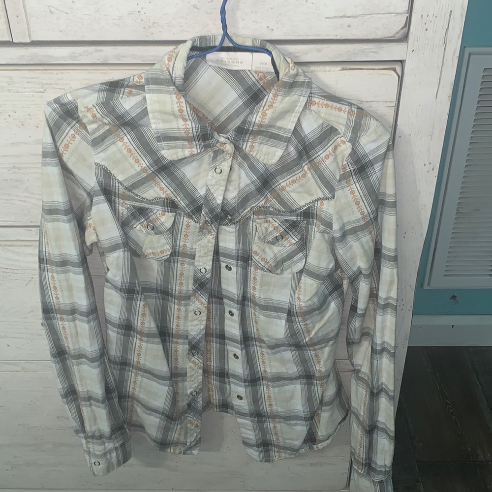 Causal button down